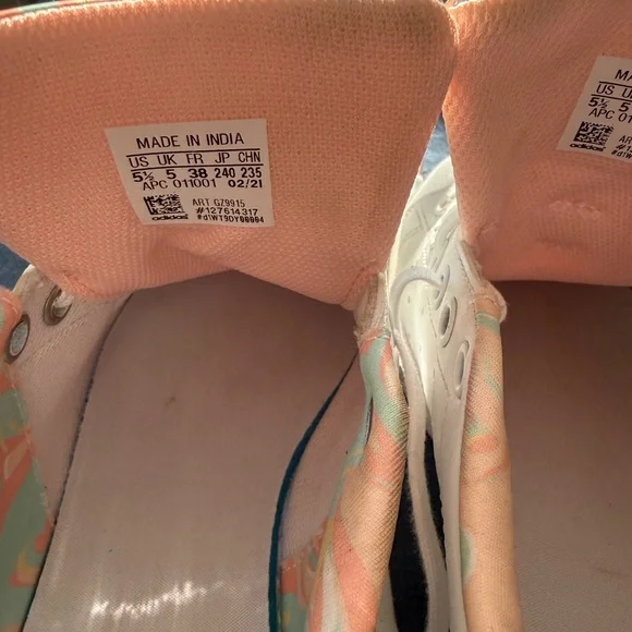 Stan Smith Adidas Girls Sneakers - Picture 6 of 9